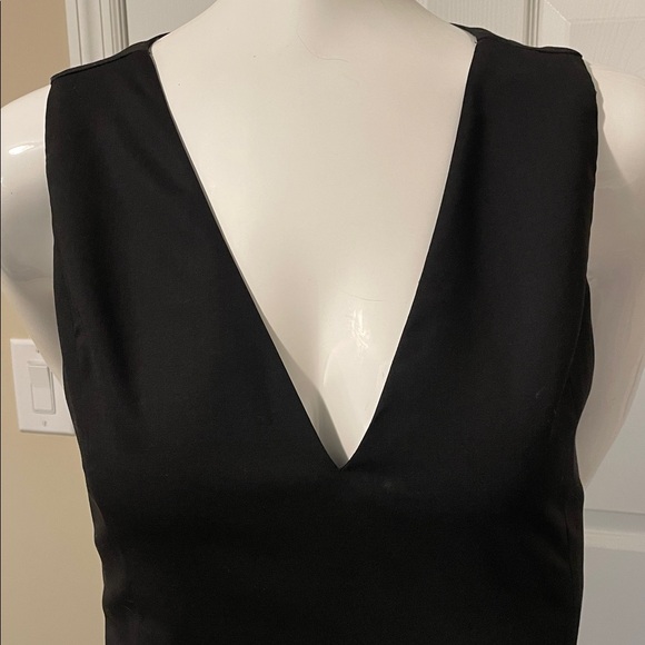Alice + Olivia Lightweight Wool Deep V-Neck Zip Up Back Crop Top size 6 EC - Picture 2 of 11
